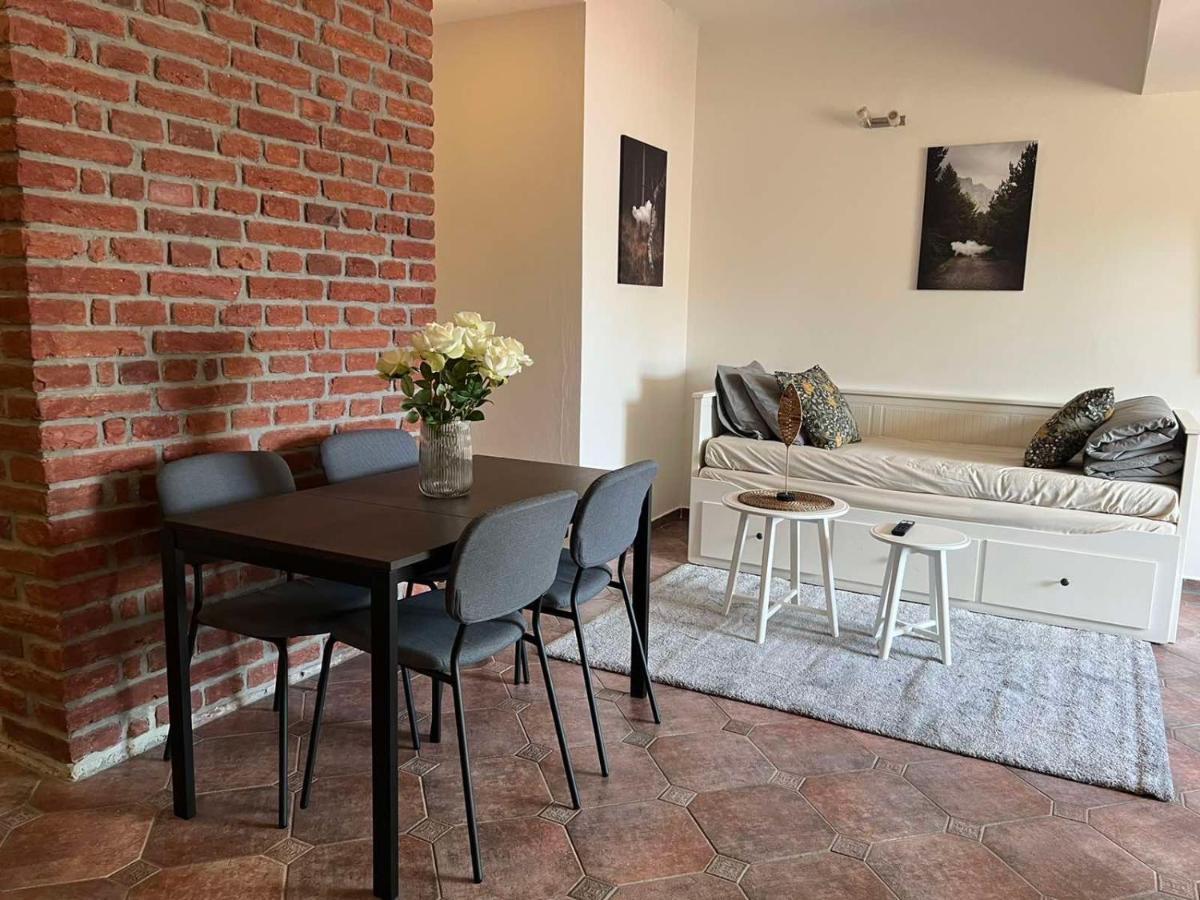 Old Town Square Apartments — Photos 3